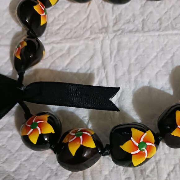 Black Kukui Nut Hawaiian Luau Lei Yellow Gold Flower Necklace NWOT - Picture 7 of 8
